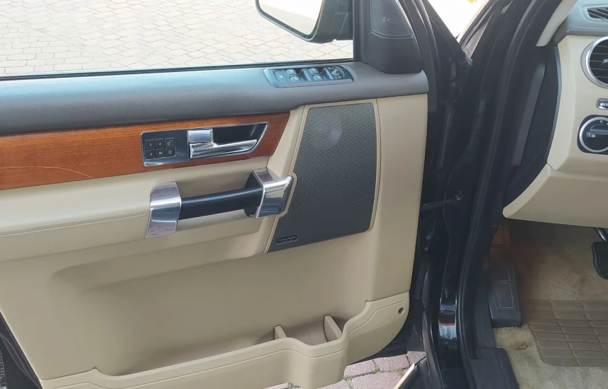 Land Rover Discovery 4