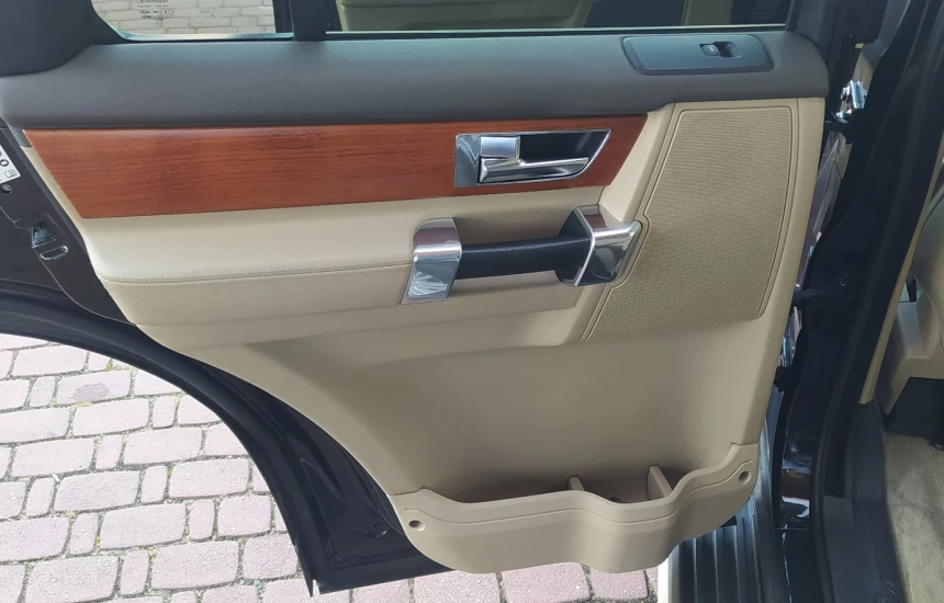 Land Rover Discovery 4