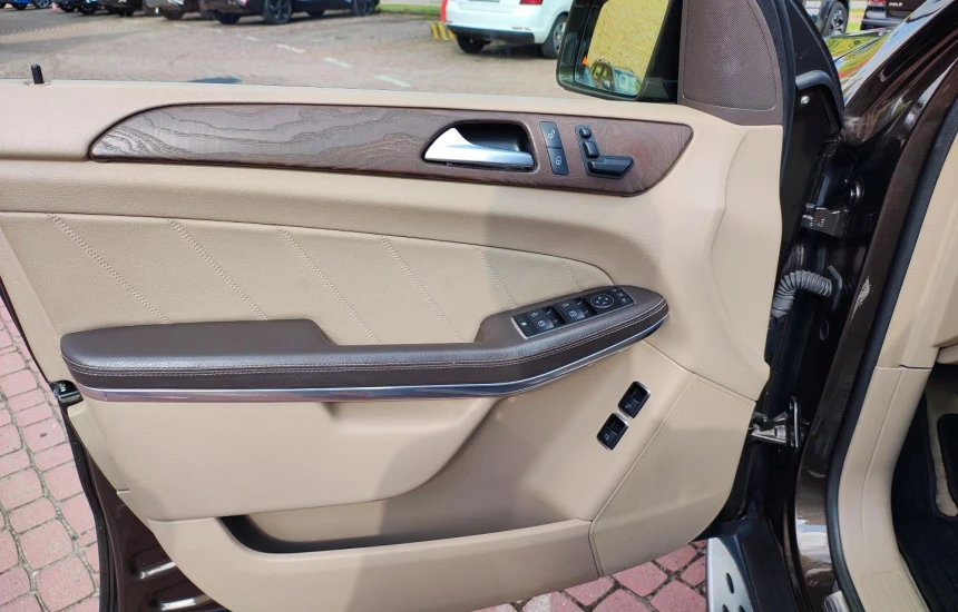 Mercedes- Benz GL  350 BlueTEC 4Matic 7G-TRONIC