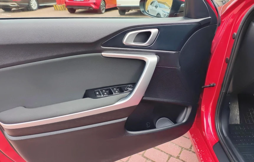 Kia Ceed 1,5T-GDI 6MT M+UVO