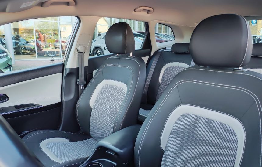 Kia Ceed SW 1.4 GDI 6MT BUSINESS LINE