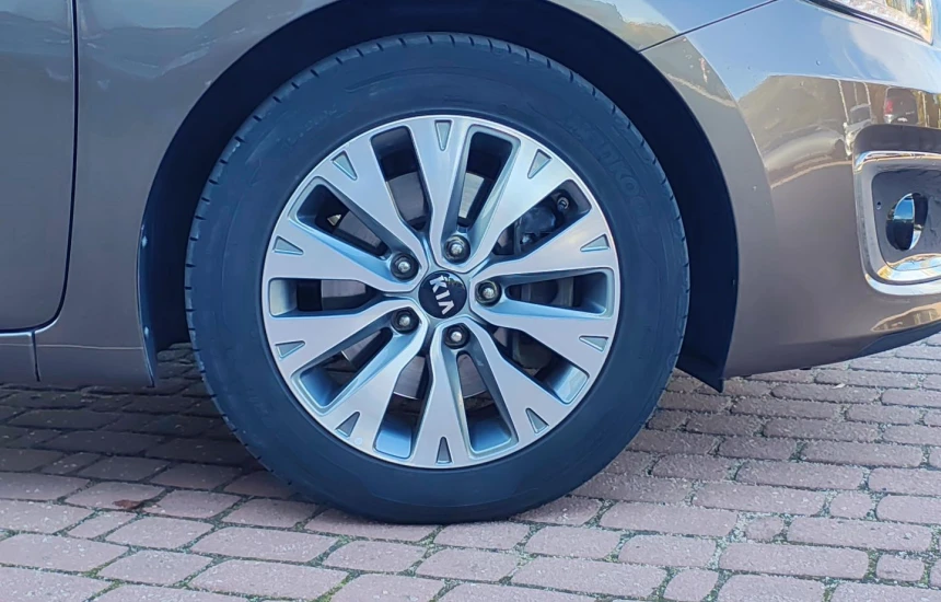 Kia Ceed SW 1.4 GDI 6MT BUSINESS LINE