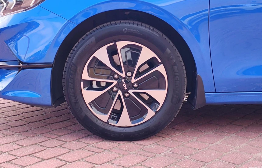 Kia Ceed 1,5T-GDI 6MT MY25 TRIBUTE