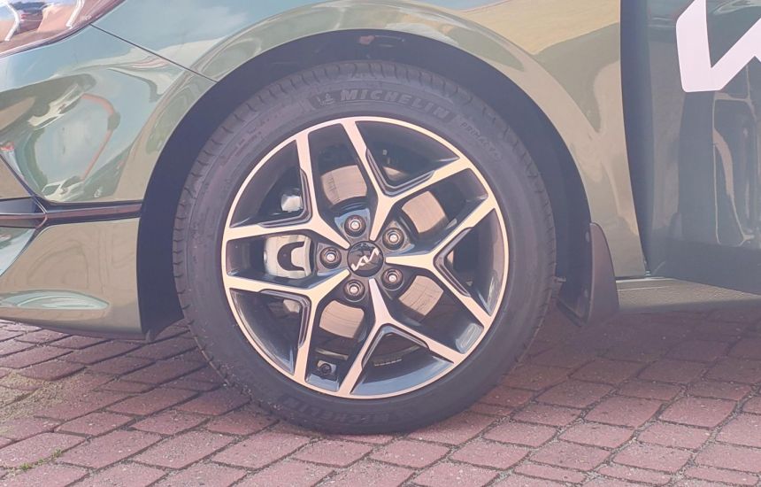 Kia Ceed SW 1,5T-GDI 7DCT MY25 TRIBUTE+A17