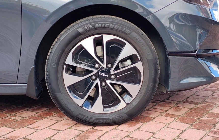 Kia Ceed SW 1,5T-GDI 6MT MY25 TRIBUTE