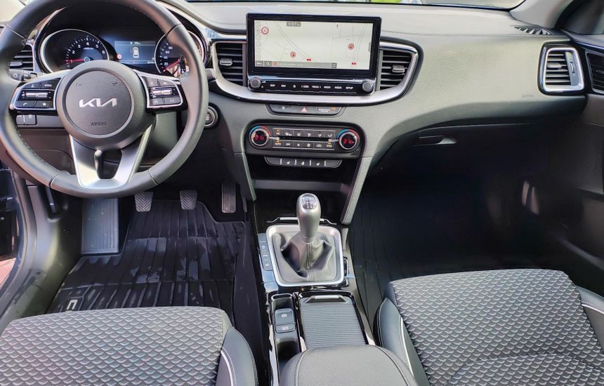 Kia Ceed 1,5T-GDI MT MY25 TRIBUTE