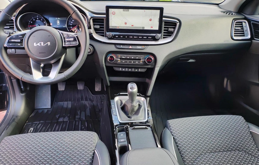 Kia Ceed SW 1,5T-GDI 6MT MY25 TRIBUTE