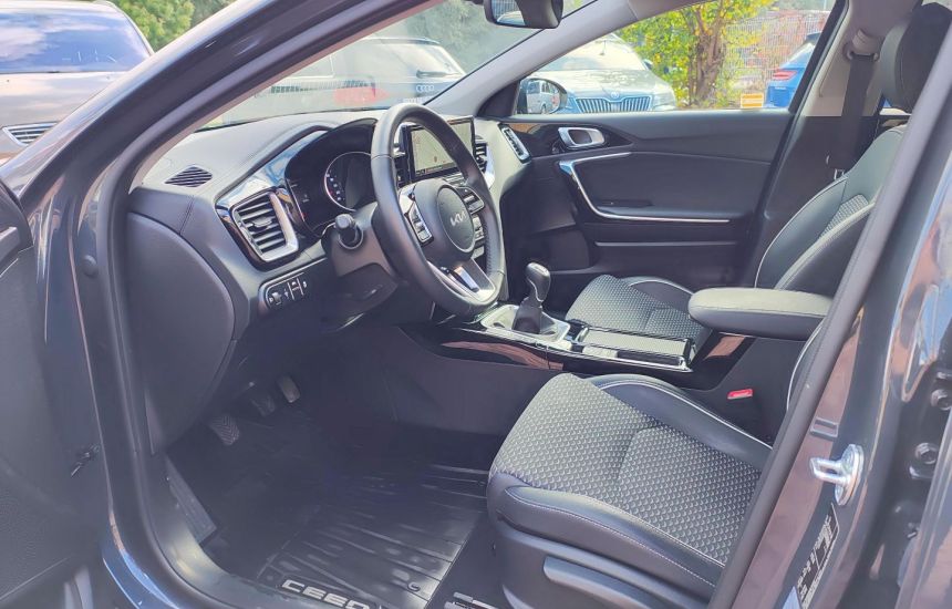 Kia Ceed 1,5T-GDI MT MY25 TRIBUTE