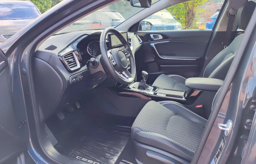 Kia Ceed SW 1,5T-GDI 6MT MY25 TRIBUTE