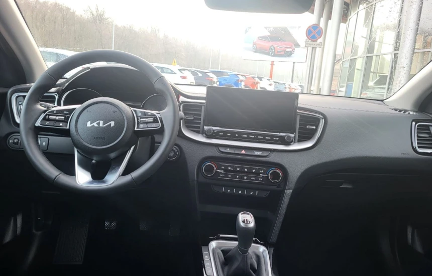 Kia Ceed 1.5 T-GDI 140 KM 6MT Tribute 