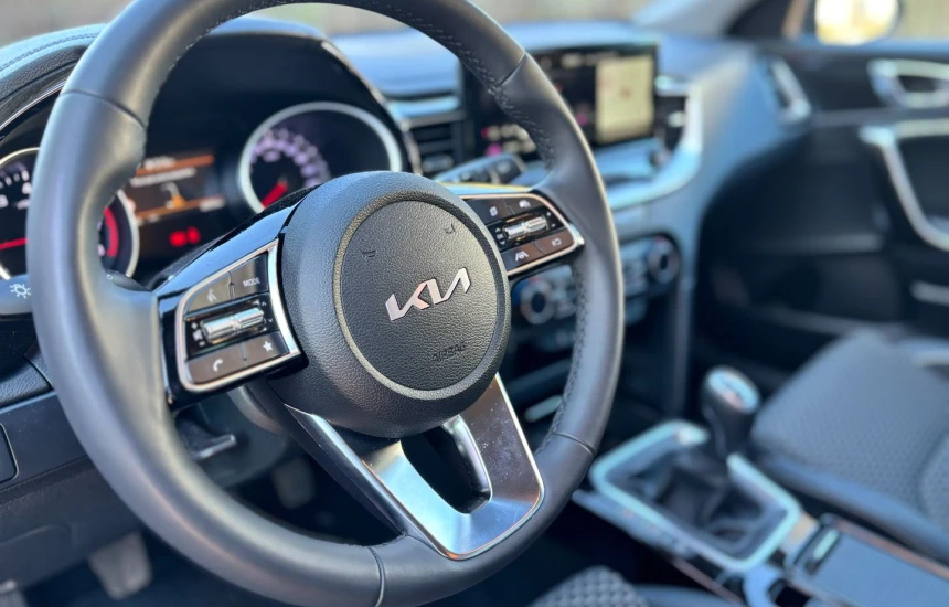 Kia Ceed SW 1,5T-GDI 6MT MY25 TRIBUTE