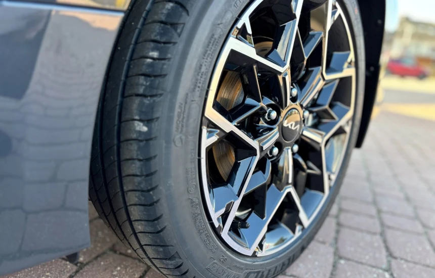 Kia Proceed 1,5T-GDI 6MT MY25 GT-LINE+TEC+AEB