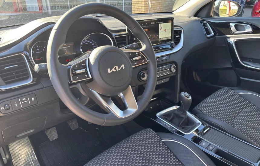 Kia Ceed SW 1,5T-GDI 6MT MY25 TRIBUTE