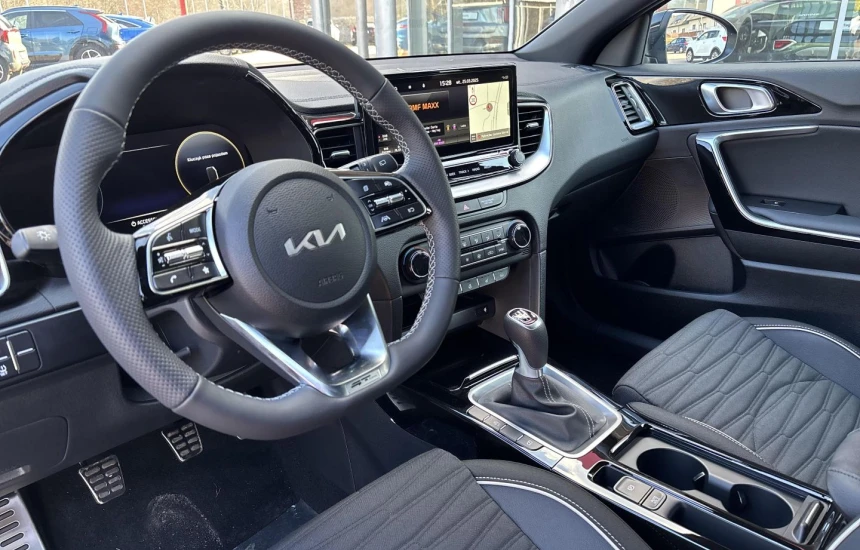 Kia Proceed 1,5T-GDI 6MT MY25 GT-LINE+TEC+AEB