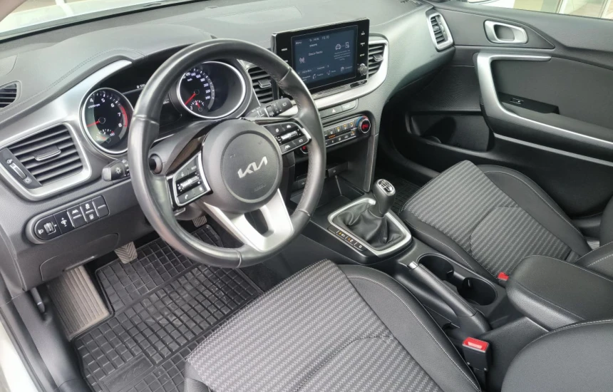 Kia Ceed 1,5T-GDI 6MT MY22 M+SMT