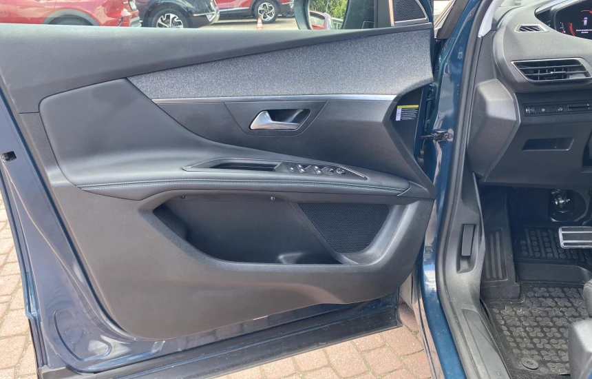 Peugeot 3008 Rezerwacja/ 1.2 PureTech Allure