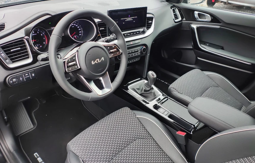 Kia Ceed SW 1.5T- GDI 6MT TRIBUTE+17''