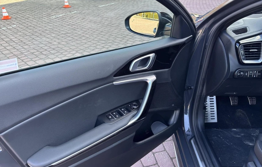 Kia Proceed 1,5T-GDI 6MT MY25 GT-LINE+TEC+AEB