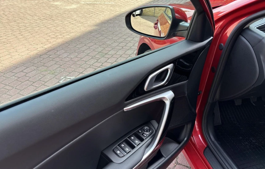 Kia Ceed 1,5T-GDI 6MT MY25 TRIBUTE