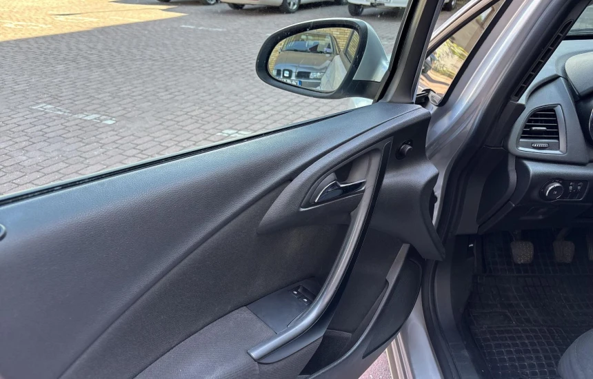 Opel Astra Rezerwacja/ 1.6 Essentia