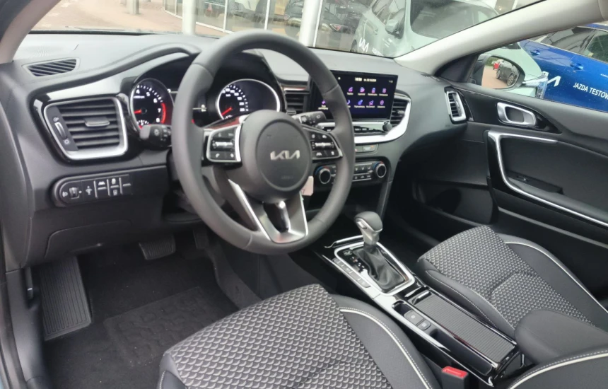 Kia XCeed 1,5T-GDI 7DCT MY25 L+AEB+Panorama