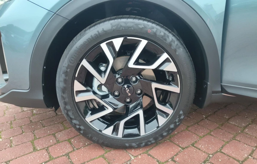 Kia XCeed 1,5T-GDI 7DCT MY25 L+AEB+Panorama