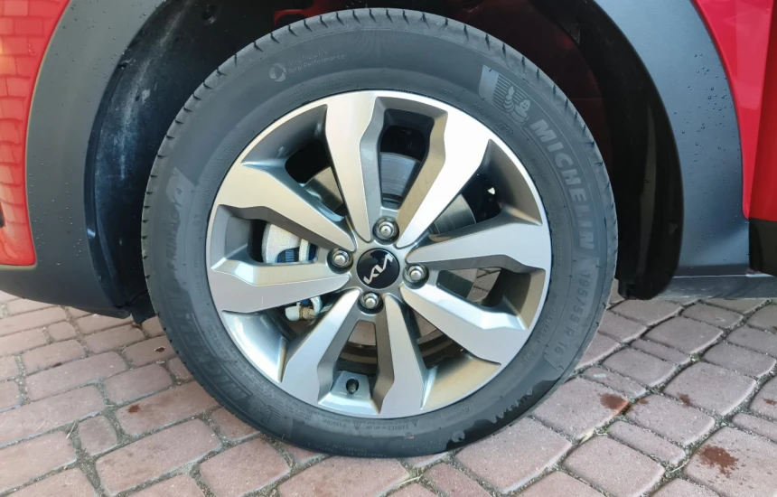 Kia Stonic 1.2 5MT MY24 L+BL1