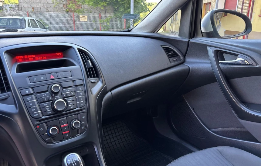 Opel Astra Rezerwacja/ 1.6 Essentia