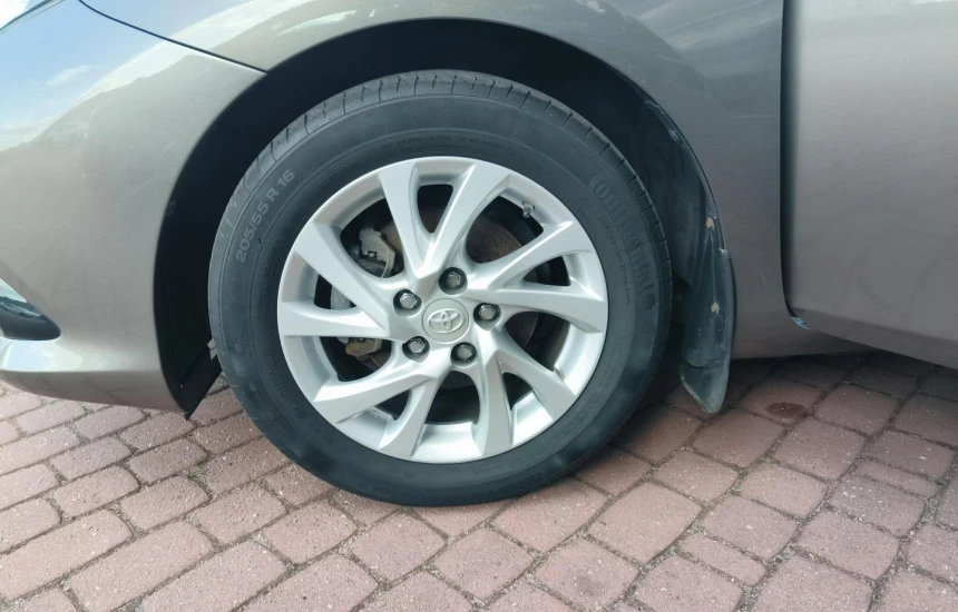 Toyota Auris 1.6