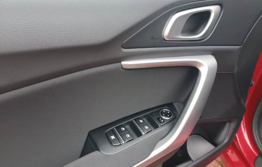 Kia Ceed 1,5T-GDI 6MT MY25 M+SMT