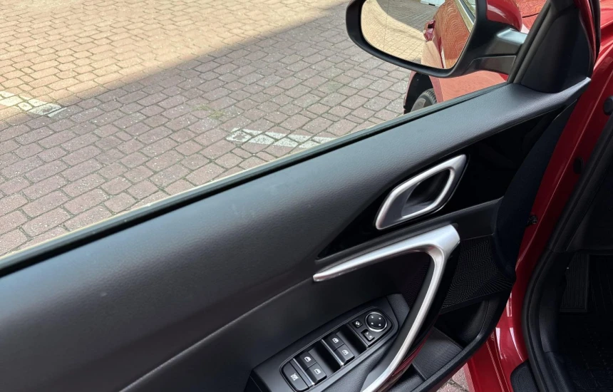 Kia Ceed 1,5T-GDI 6MT MY25 TRIBUTE