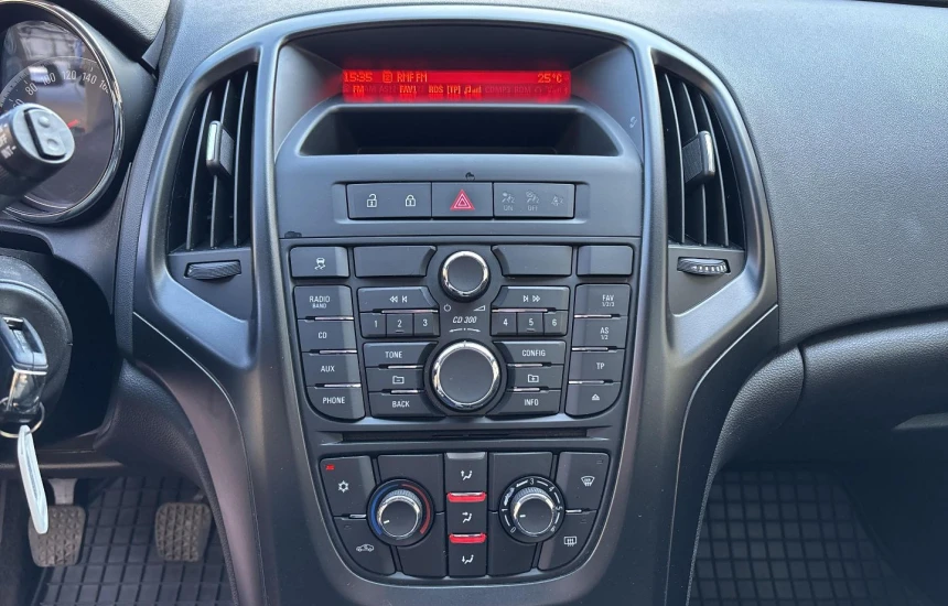 Opel Astra Rezerwacja/ 1.6 Essentia