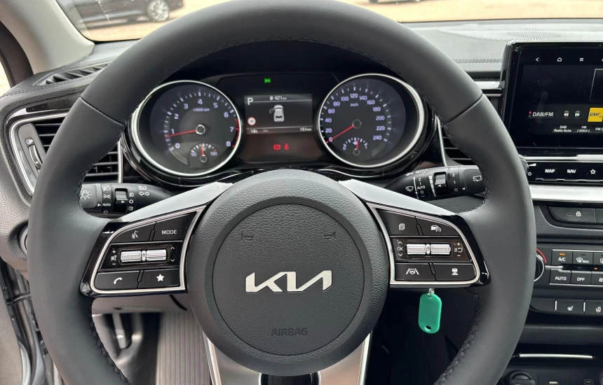 Kia XCeed  1,5T-GDI 7DCT MY25 L+WIN