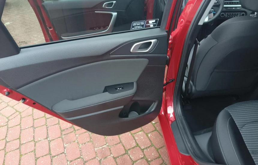 Kia Ceed 1,5T-GDI 6MT MY25 M+SMT