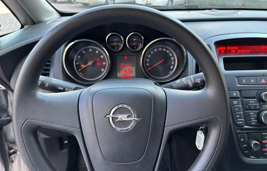 Opel Astra Rezerwacja/ 1.6 Essentia