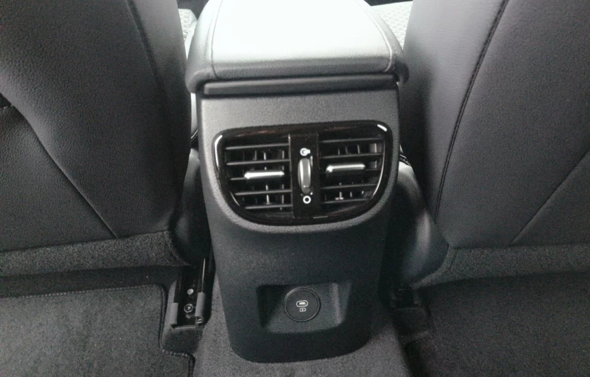 Kia XCeed 1,5T-GDI 7DCT MY25 L+AEB+Panorama