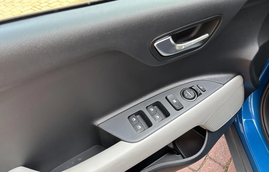 Kia Stonic  STONIC 1.2MPi 5MT MY25 L+BL