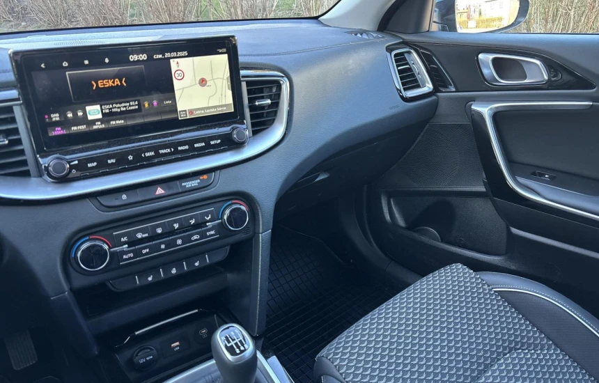 Kia Ceed SW 1,5T-GDI 6MT MY25 TRIBUTE