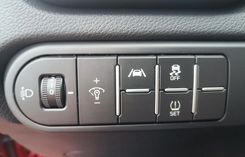 Kia Ceed 1,5T-GDI 6MT MY25 M+SMT