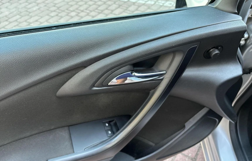 Opel Astra Rezerwacja/ 1.6 Essentia