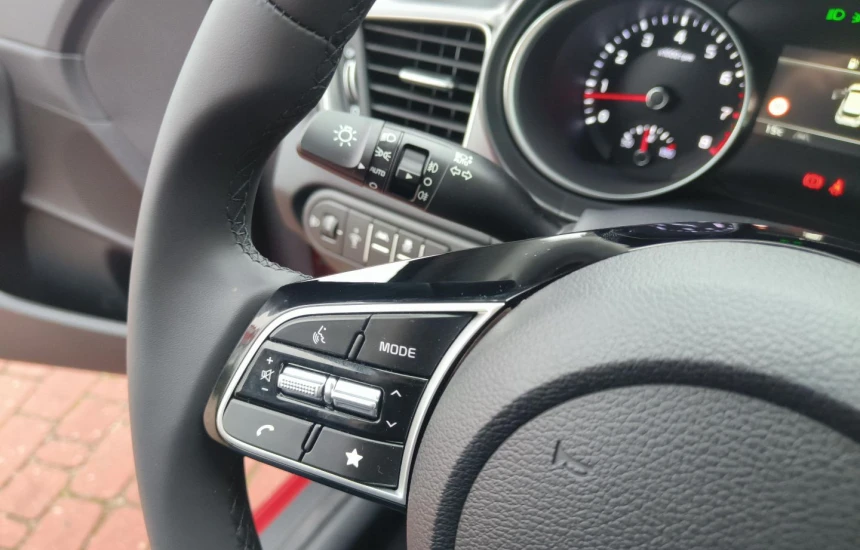 Kia Ceed 1,5T-GDI 6MT MY25 M+SMT