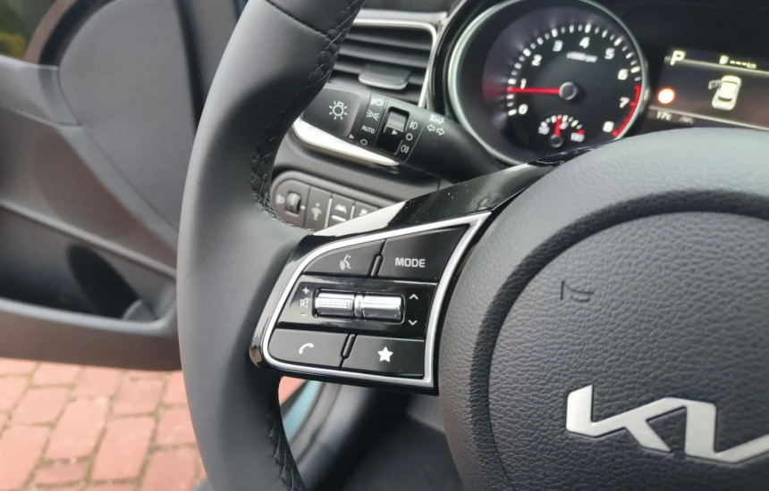 Kia XCeed 1,5T-GDI 7DCT MY25 L+AEB+Panorama