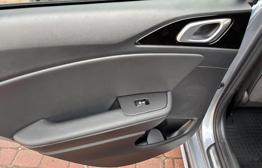 Kia Ceed GT -LINE+AEB 1,5T-GDI 6MT MY25/ Rezerwacja