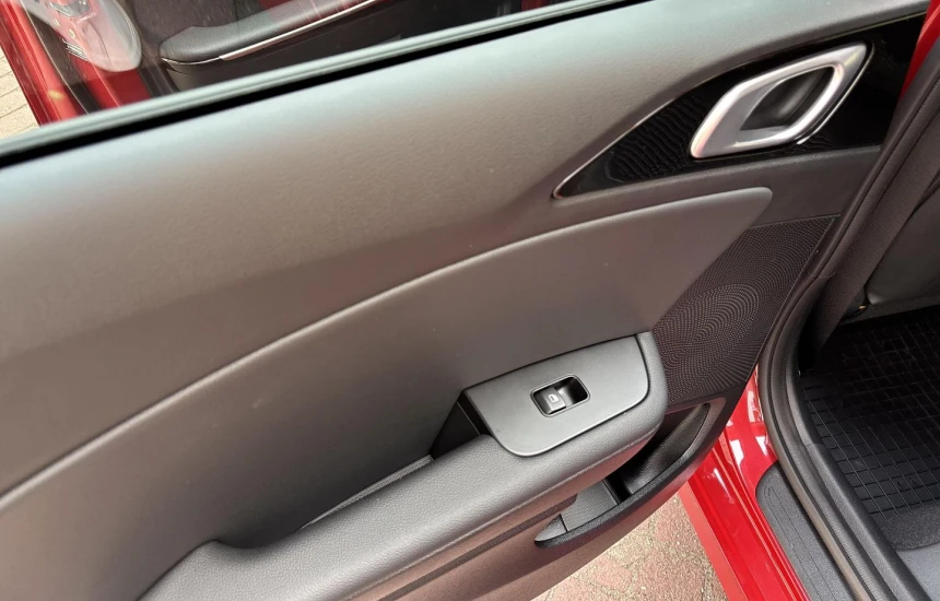 Kia Ceed 1,5T-GDI 6MT MY25 TRIBUTE