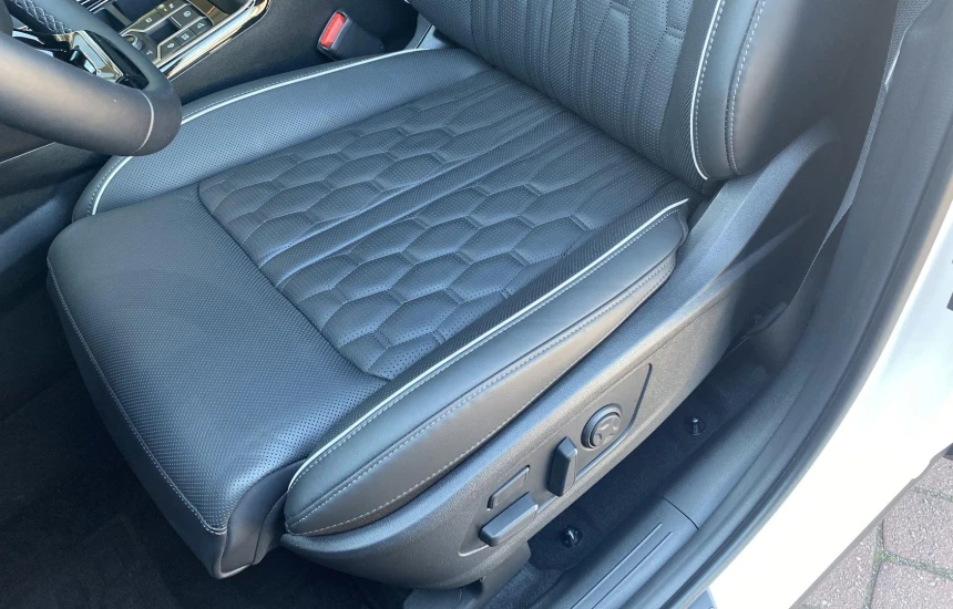 Kia Sorento Rezerwacja/   1.6T HEV 6AT 4WD 7S MY23 PRESTIGE LINE_NEW+PNS 230KM!!