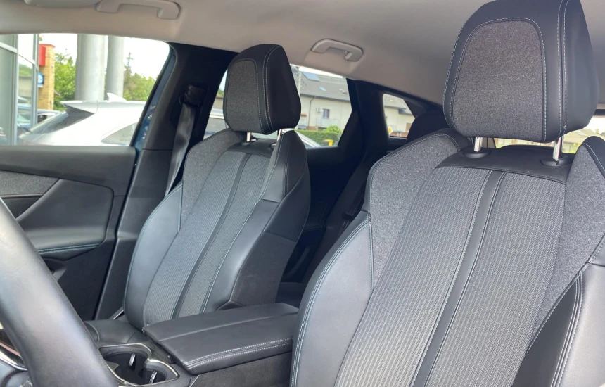 Peugeot 3008 Rezerwacja/ 1.2 PureTech Allure