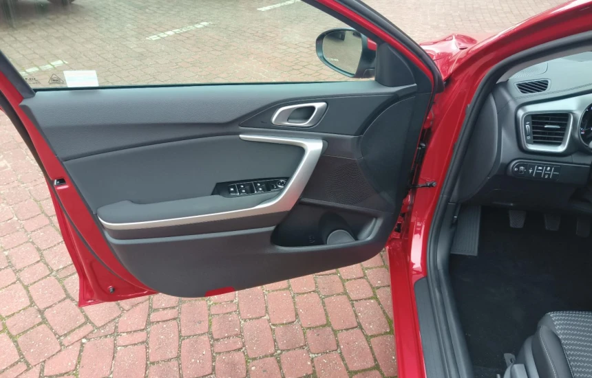 Kia Ceed 1,5T-GDI 6MT MY25 M+SMT