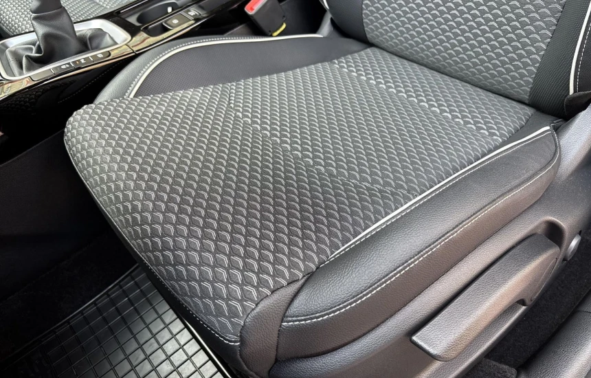 Kia Ceed 1,5T-GDI 6MT MY25 TRIBUTE