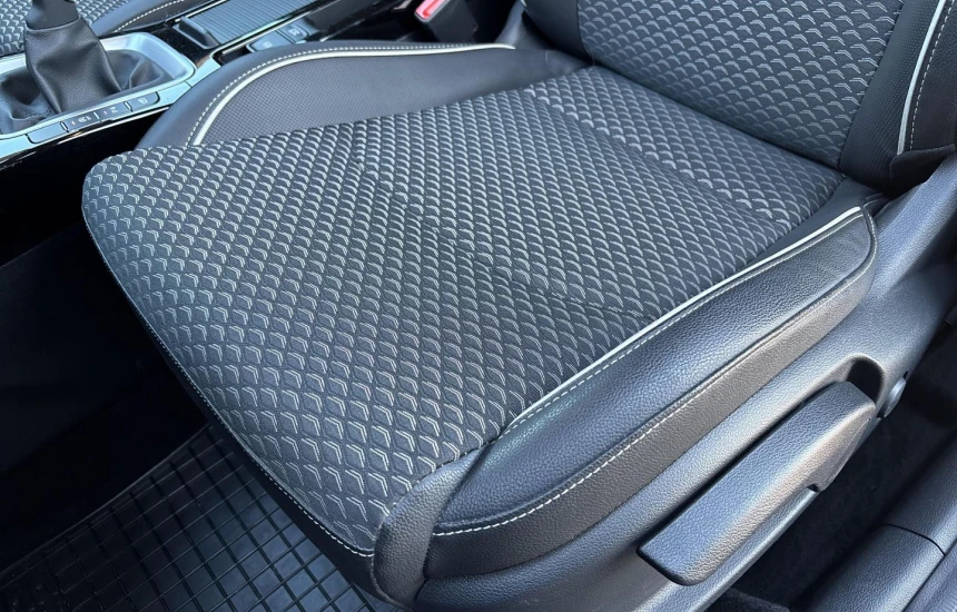 Kia Ceed SW 1,5T-GDI 6MT MY25 TRIBUTE