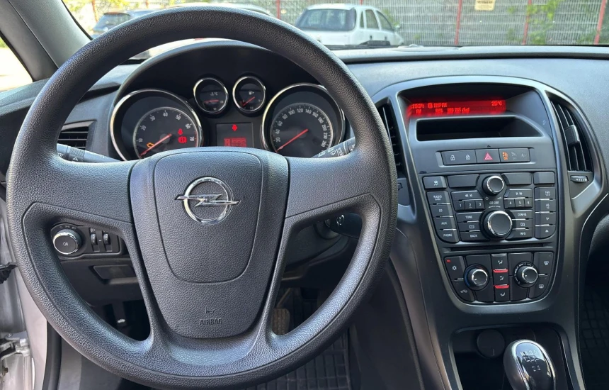 Opel Astra Rezerwacja/ 1.6 Essentia